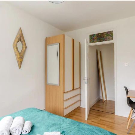 Spacious Two Bedroom Apartment In Battersea, Free Parking London Eksteriør bilde