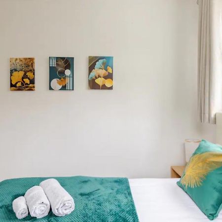 Spacious Two Bedroom Apartment In Battersea, Free Parking London Eksteriør bilde