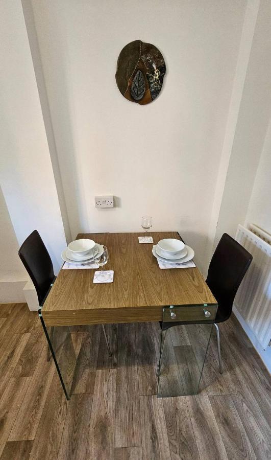 Spacious Two Bedroom Apartment In Battersea, Free Parking London Eksteriør bilde