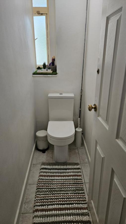 Spacious Two Bedroom Apartment In Battersea, Free Parking London Eksteriør bilde