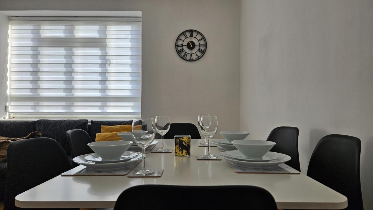 Spacious Two Bedroom Apartment In Battersea, Free Parking London Eksteriør bilde