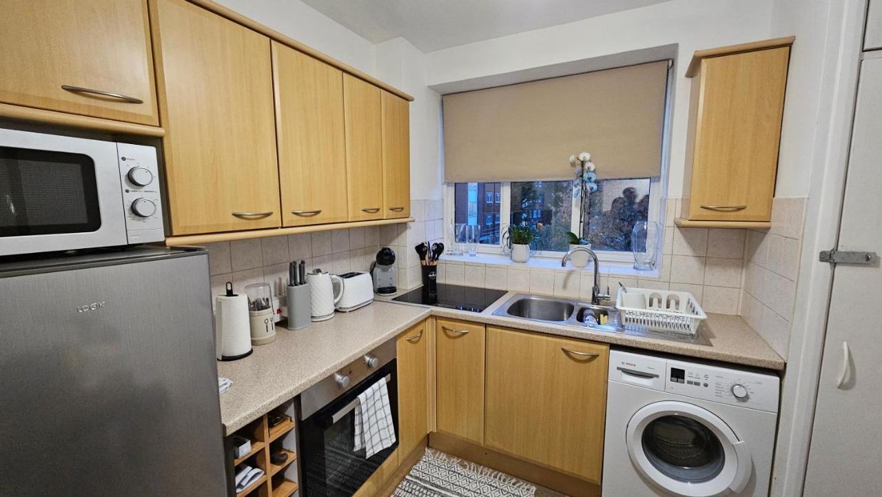 Spacious Two Bedroom Apartment In Battersea, Free Parking London Eksteriør bilde