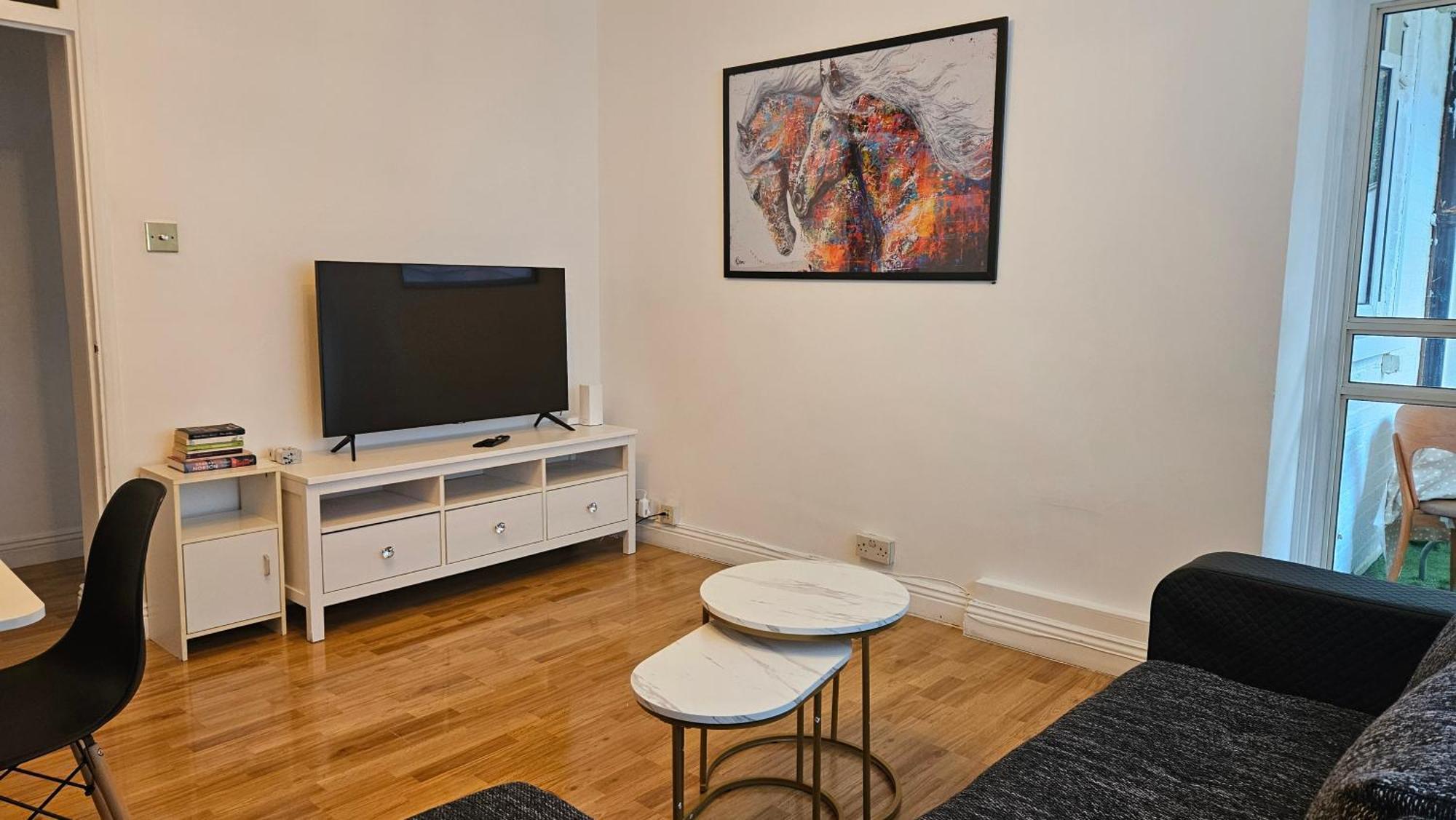Spacious Two Bedroom Apartment In Battersea, Free Parking London Eksteriør bilde