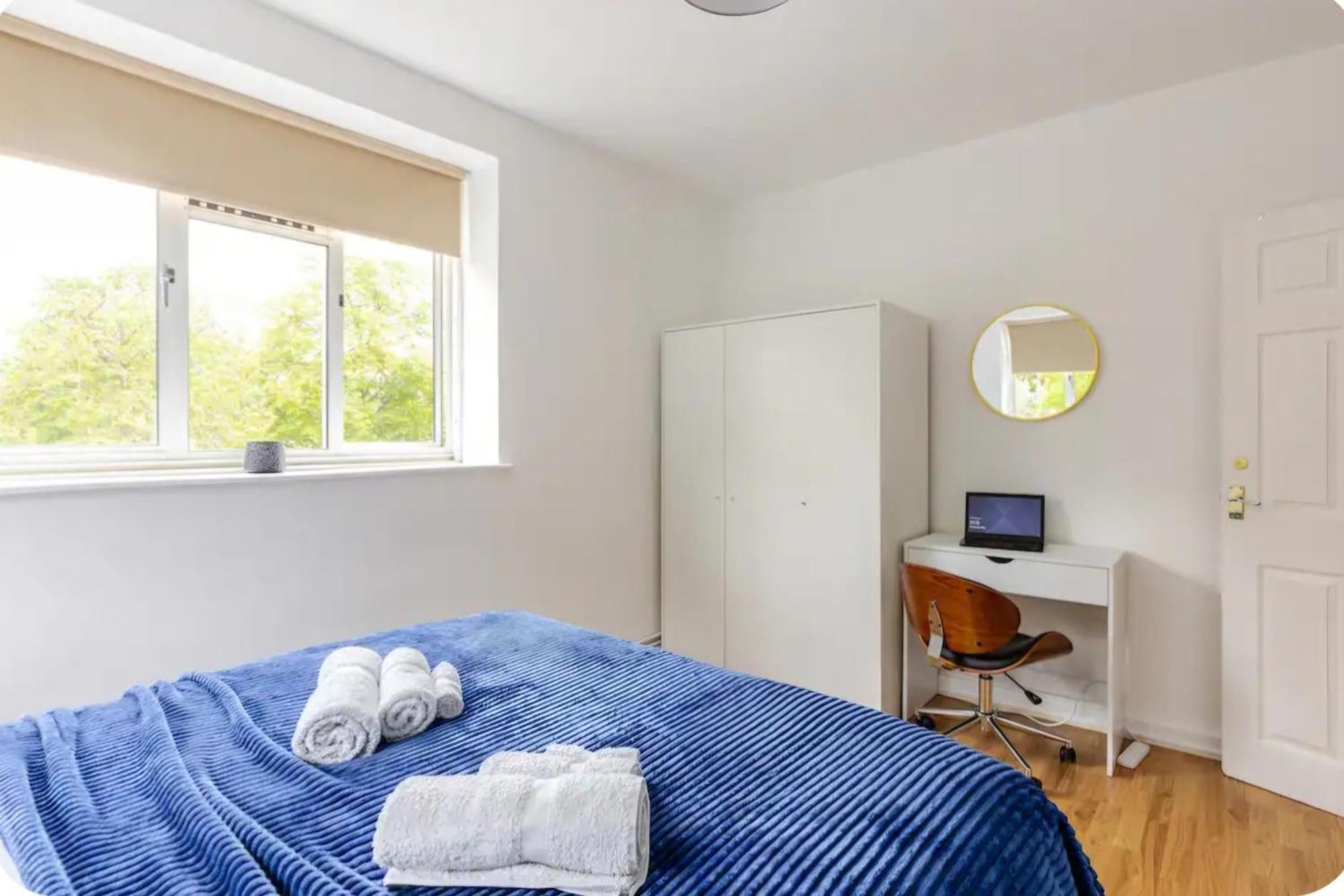 Spacious Two Bedroom Apartment In Battersea, Free Parking London Eksteriør bilde