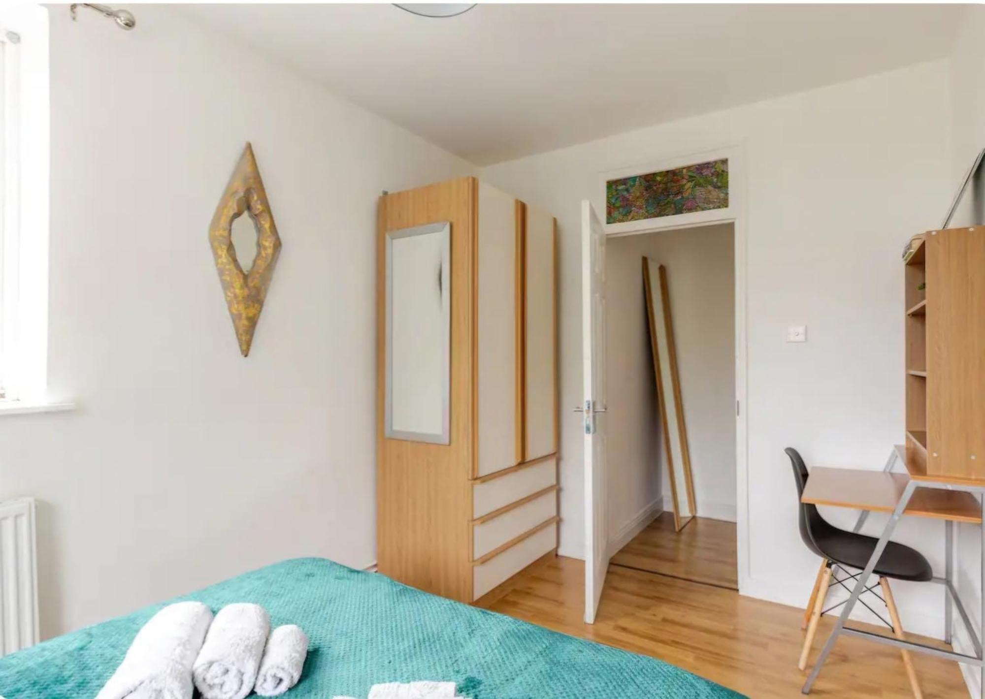 Spacious Two Bedroom Apartment In Battersea, Free Parking London Eksteriør bilde