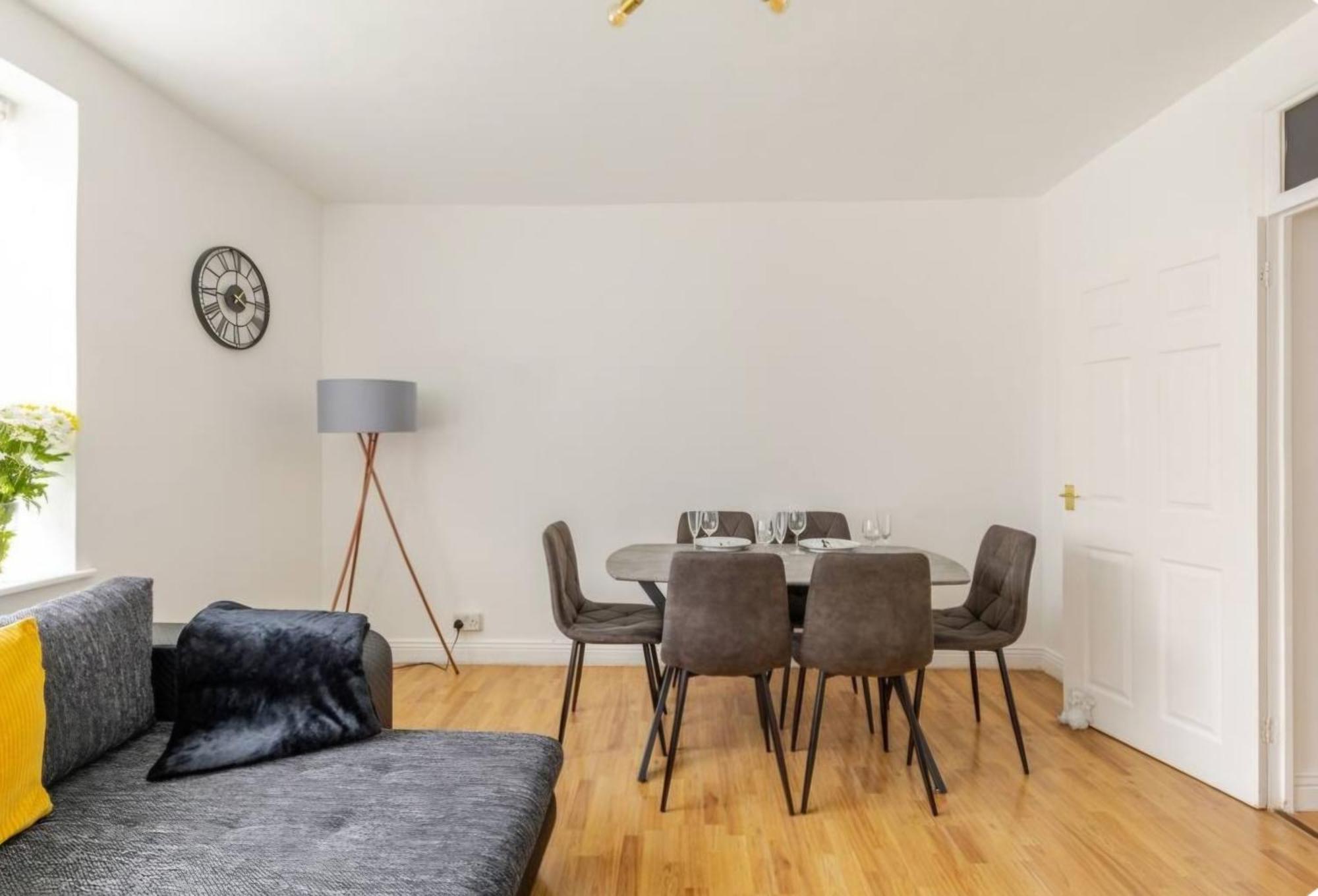 Spacious Two Bedroom Apartment In Battersea, Free Parking London Eksteriør bilde